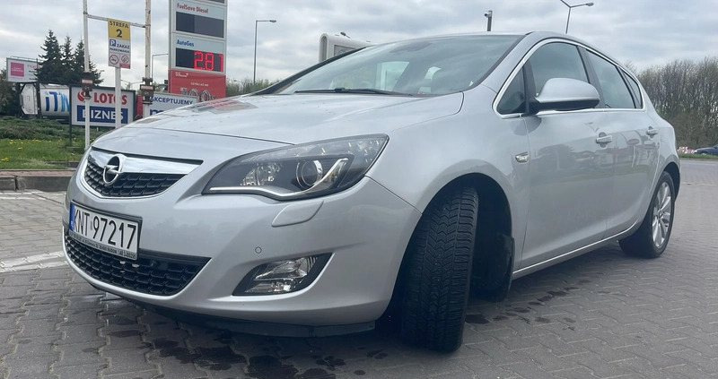 Opel Astra cena 22900 przebieg: 220000, rok produkcji 2010 z Swarzędz małe 254